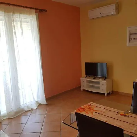 Cosy In Corfu With Shared Pool